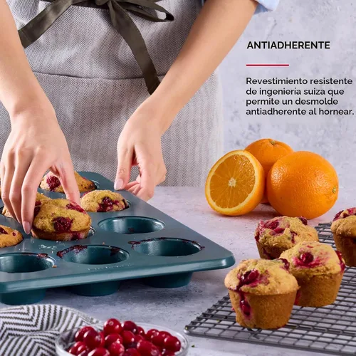 Vista 4 de KitchenAid Molde antiadherente de acero aluminizado, apto para lavavajillas, agave, 12 tazas