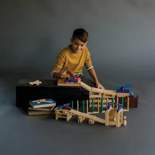 Vista 2 de MindWare KEVA Contraptions Reactions Planks Juguete de construcción – 178 tablas de construcción KEVA (juego de 191 piezas) – Juego de construcción