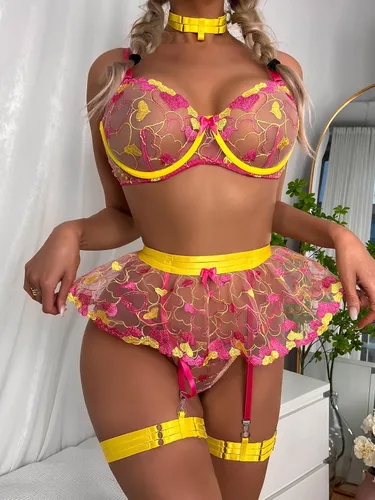 Vista 5 de WDIRARA Conjunto de lencería de 3 piezas para mujer, con estampado de corazón, volantes y aros