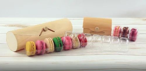 Vista 6 de PacknWood 210MAC7CYB Caja cilíndrica de madera para 7 macarons con pestillo - D: 2.5 pulgadas L: 8.9 pulgadas - 50 piezas