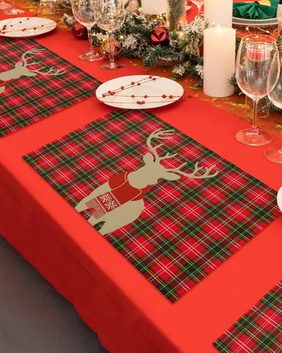 Vista 5 de Juego de 4 manteles individuales de reno de Navidad para mesa de comedor, alce de Navidad con bufanda, a cuadros de búfalo rojo, verde, duradero