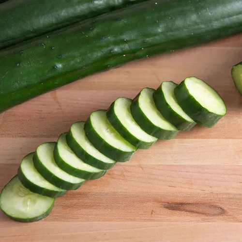 Vista 5 de CHUXAY GARDEN Semillas de pepino de jade de China, 25 semillas de pepino sativus, vegetales verdes deliciosos vegetales orgánicos no transgénicos