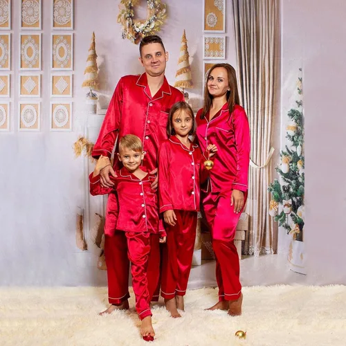 Vista 2 de BNisBM Pijamas de Navidad para la familia, de seda de color sólido, conjuntos a juego, camisas de manga larga, pantalones, ropa de descanso informal
