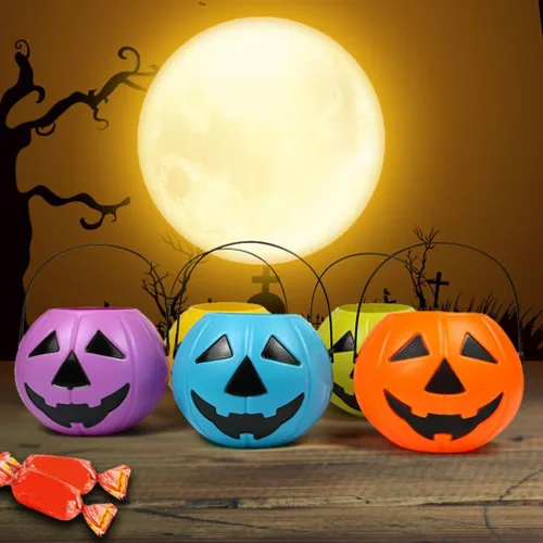Vista 7 de Cubo de calabaza de Halloween con asa, soporte pequeño de plástico para dulces de calabaza para decoración y embalaje de fiesta de truco o trato