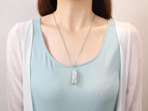 Vista 3 de XIANNVXI Collar con colgante de luna creciente envuelta en alambre con forma de árbol de la vida Collar con piedras de cristal curativo de reiki