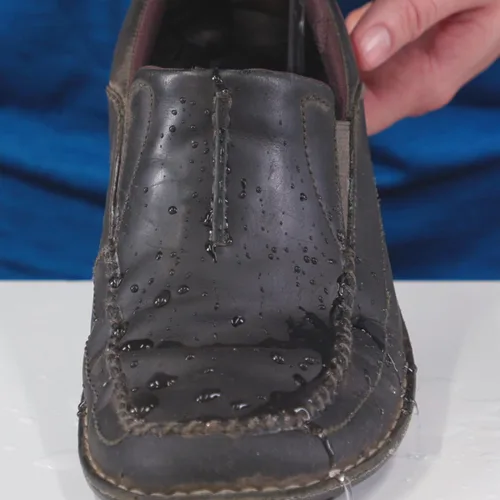 Vista 5 de Gear Aid Zapatos y botas repelentes al agua de cuero Revivex, 4 onzas líquidas