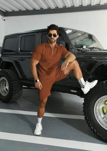 Vista 6 de KUYIGO Conjunto de camisa polo y pantalones cortos para hombre, trajes de verano a la moda, casual, de manga corta, traje de 2 piezas para hombre