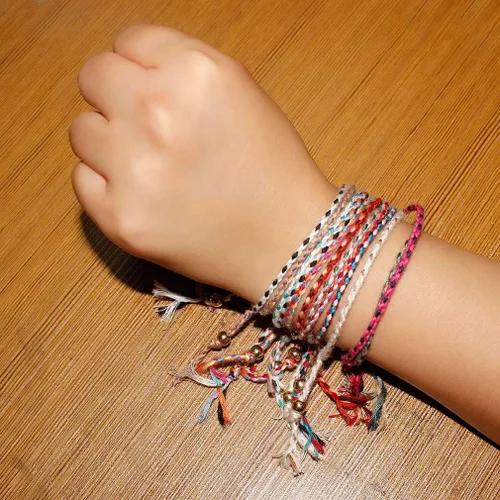 Vista 2 de MYANAIL Juego de pulseras coloridas de cuerda trenzada para adolescentes, niñas, mujeres, joyería de amistad, alambre retráctil, juego de pulseras
