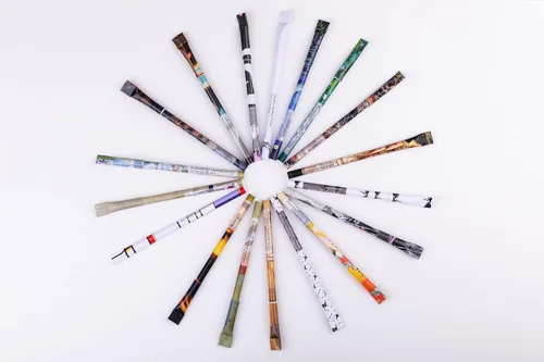 Vista 5 de Pens Iconic Art Collection (paquete de 3) – Bolígrafo mediano negro ecológico (0.039 pulgadas) – Hecho de forma sostenible hasta 100%