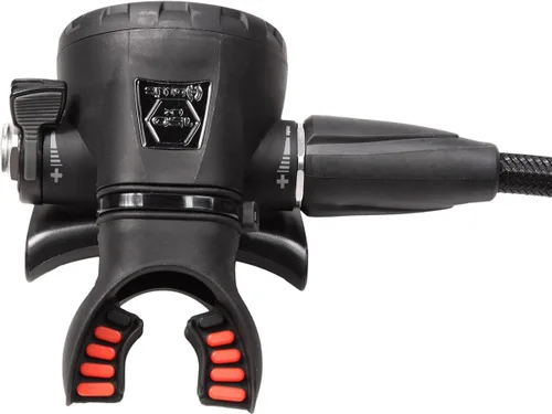 Vista 2 de Hollis 150LX DC7 Regulator - Black/Red, 22 lbs/10 kg
