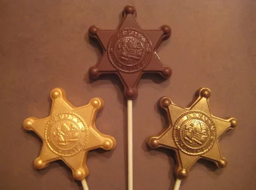 Vista 6 de Molde de caramelo de chocolate con diseño de piruleta con insignia del sheriff 3455
