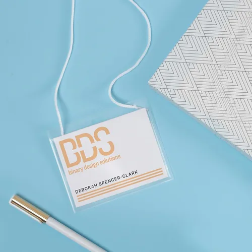 Vista 4 de Avery, tarjeteros horizontales transparentes, resistentes, 3" x 4", caja de 100 (2922)