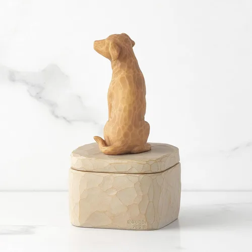 Vista 2 de Willow Tree Love my Dog (dorado), caja de recuerdo esculpida pintada a mano