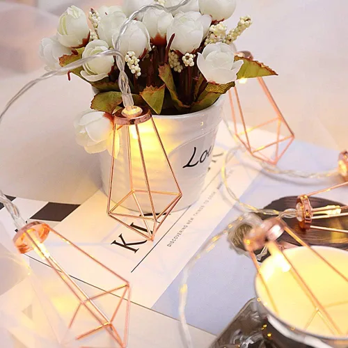 Vista 6 de Luces geométricas de metal, 3M 20 luces LED de hadas de diamantes alimentadas por pilas, luces geométricas de oro rosa para dormitorio, boda Diamond
