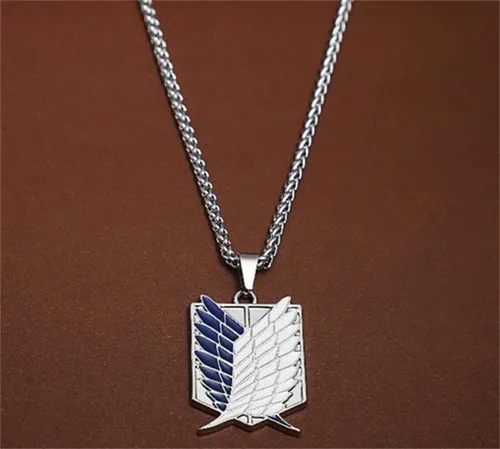 Vista 4 de MeganJDesigns Collar con dije de personaje de anime, alas de la libertad, para niños y niñas, fanáticos del anime, Zinc, No es una piedra preciosa