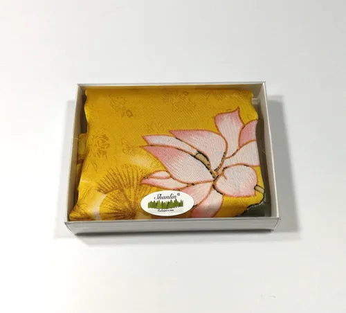 Vista 6 de Shanlin Bufandas largas de satén floral para mujer en caja de regalo