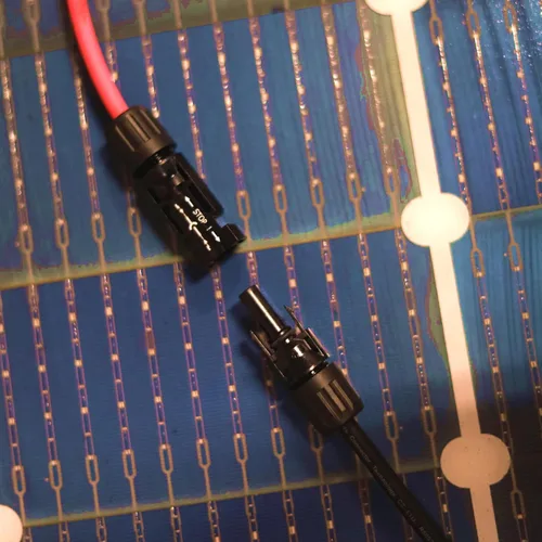 Vista 3 de Cables solares fotovoltaicos prémium de 10 pies 10 AWG con conectores macho y hembra, 7 hebras de cobre/2000 voltios, doble aislamiento y resistente