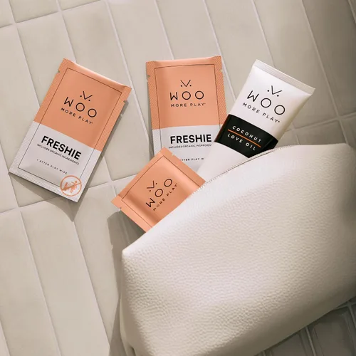 Vista 6 de Woo More Play Freshies: toallitas de intimidad femenina totalmente naturales con aceite de coco y aloe vera, promueve la salud femenina y ayuda a