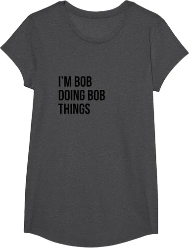 Vista 71 de Camiseta con texto en inglés "I'm Bob Doing Bob Things" Asfalto