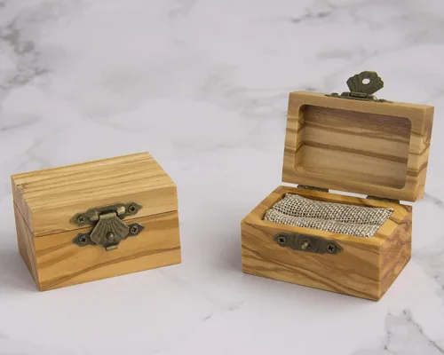 Vista 2 de Caja de anillo de compromiso de madera rústica Caja de anillo de madera maciza de olivo para almacenamiento de anillos de boda de propuesta