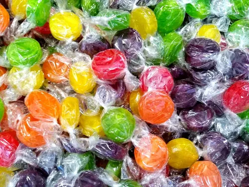 Vista 3 de Surtido de caramelos duros de frutas de 2 libras, bolsa a granel de cereza, naranja, limón, lima y uva