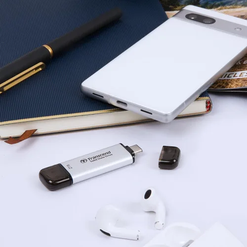 Vista 6 de Transcend ESD310 SSD externo de 1 TB, hasta 1,050 MB/s, unidad USB dual para iPhone17,16,15, iPad y Mac/Pixel10/Tesla/Steam Deck/ROG Ally/MSI Gris