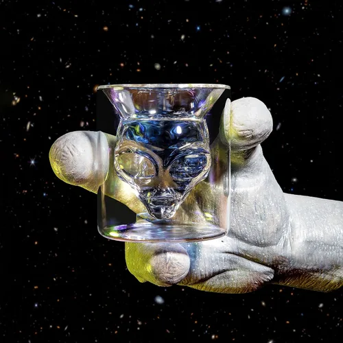 Vista 2 de Dragon Glassware Vasos de bebida Alien – Juego de 2 vasos de 7 onzas con diseño único de doble pared gris inspirado en alienígenas de Área 51