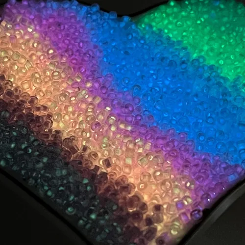 Vista 3 de Artsy Crafts - Cuentas de cristal surtidas de 0.118 pulgadas (0.118 in), 6000 unidades, cuentas espaciadoras de colores de sirena 8/0 que brillan