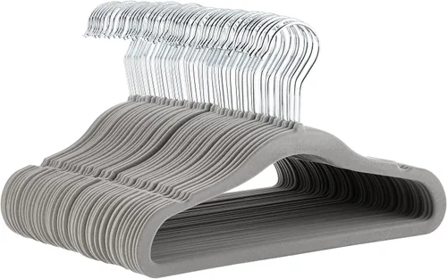 Vista 15 de Amazon Basics Perchas de terciopelo antideslizantes para niños que ahorran espacio con muescas para el hombro, construcción resistente para Beige