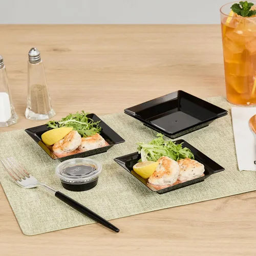 Vista 4 de Restaurantware - Platos de aperitivo de 4.3 x 4.3 pulgadas, 100 platos cuadrados desechables de plástico, duradero, elegante, plato de plástico Negro