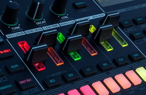 Vista 9 de Roland TR-6S Rhythm Performer Paquete de máquina de tambor compacta con cable MIDI Paquete con cable MIDI
