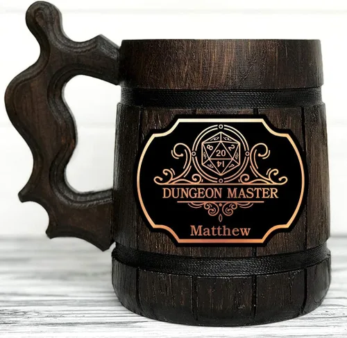 Vista 5 de Taza DnD. Taza gamer. Jarra de cerveza de madera. Regalo para novio. Taza de cerveza de madera Stein. D&D Tankard. Regalo friki. Regalos