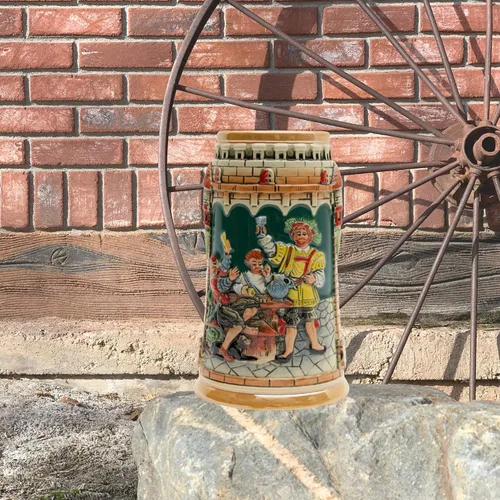Vista 5 de Essence of Europe Gifts 0.6 litros OktoberfestHaus Beer Stein German Saying Das Leben Ist Ein Wurfelspiel Wir Wurfeln All Tage