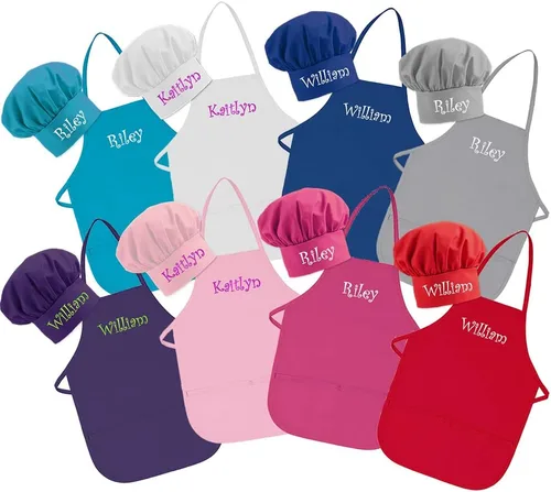 Vista 4 de Bordado personalizado fabricado en los Estados Unidos – Añade un nombre para niño delantal y sombrero – Tallas para niños pequeños y niños