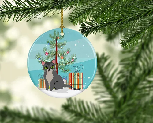 Vista 2 de Caroline's Treasures Árbol de Navidad de gato asiático, adorno de cerámica para colgar en el árbol de Navidad, decoración para el hogar, Navidad
