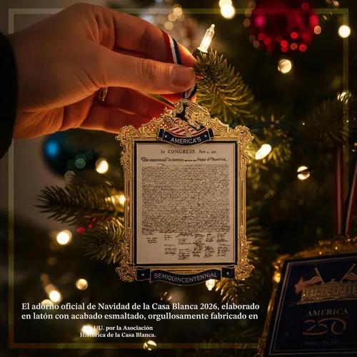 Vista 7 de Adorno de Navidad oficial de la Casa Blanca 2026, América 250 Declaración de Independencia