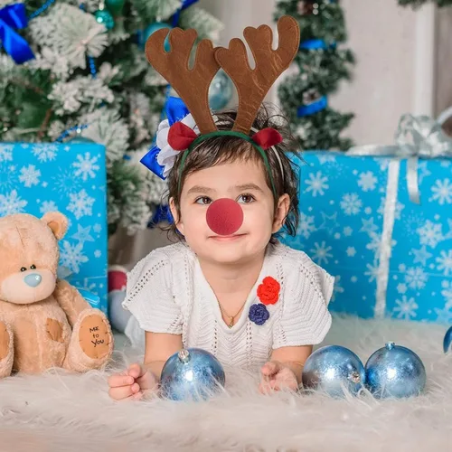 Vista 6 de Juvale Juego de 6 diademas de cuernos de reno y nariz roja para niños, accesorios de disfraces navideños