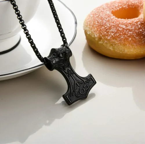 Vista 4 de Collar con colgante de martillo Thors Mjolnir de acero inoxidable con nudo celta negro con cadena de 220 in