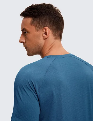 Vista 3 de CRZ YOGA Camisetas atléticas ligeras para hombre que absorben la humedad, camiseta de entrenamiento para correr, manga corta, camisetas de gimnasio