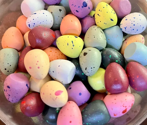 Vista 8 de Stonemaier Games: Wingspan Speckled Eggs Añadir a la envergadura (Juego base o Asia) Mejora tu jugabilidad de envergadura 100 huevos moteados