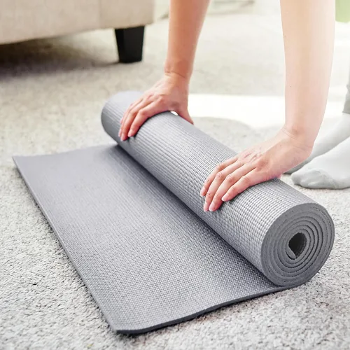 Vista 2 de Signature Fitness - Tapete de yoga multiusos de 0.25 pulgadas de grosor, alta densidad, sin desgarros, con correa y características ligeras para uso