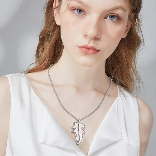 Vista 2 de Collar de concha de abulón de acero inoxidable con alas de ángelhojaflor, collares con colgante de concha de abulón, joyería de cumpleaños