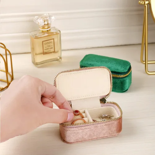 Vista 6 de TAIMY Mini estuche de joyería de viaje, caja de joyería de viaje pequeña de terciopelo, caja organizadora de viaje portátil para anillos, aretes