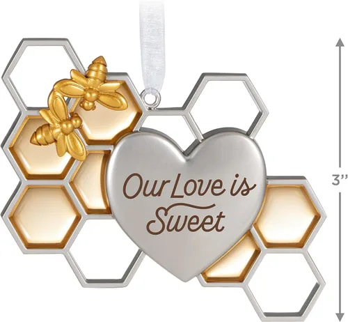 Vista 5 de Adorno de Navidad Hallmark Keepsake 2023, Nuestro amor es dulce, Abeja y panal