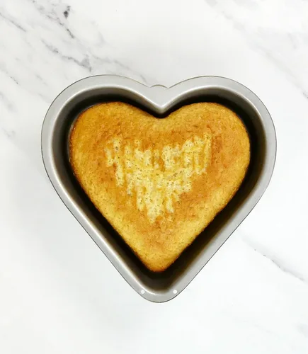 Vista 7 de USA Pan Global Bakeware Molde para pastel con forma de corazón elegante
