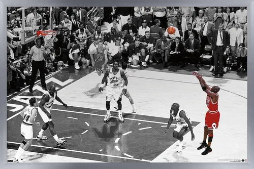Vista 11 de Trends International Michael Jordan - Póster de pared horizontal The Shot, 14.72 x 22.37 pulgadas, versión enmarcada de madera de granero