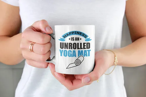 Vista 2 de Happiness Is an Unrolled Yoga Mat, Taza de café y té con refranes divertidos (15 onzas)