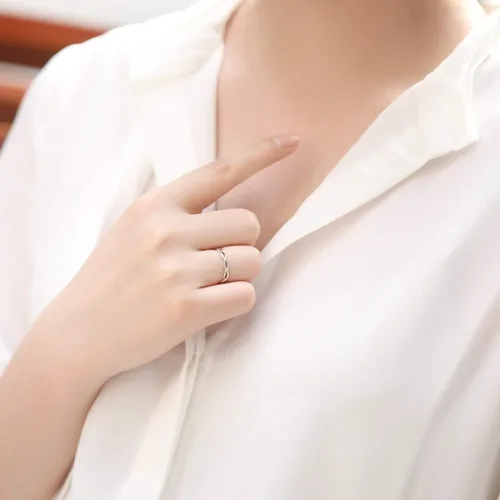 Vista 3 de EAMTI Anillo de Plata de Ley 925 con Nudo Celta Simple Criss Cross Infinito Banda de Boda para Mujer Talla 3-13 Nudo plateado