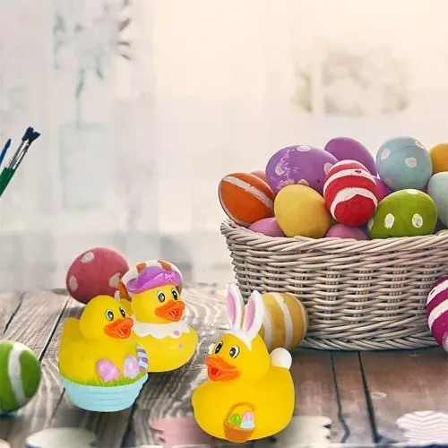 Vista 3 de Patitos de goma Rhode Island Novelty de 2 pulgadas con temática de conejo de pascua (12 piezas)