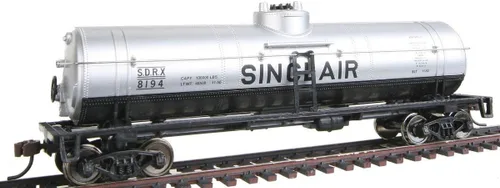 Vista 8 de Walthers Trainline HO Scale Model 40' Tank Car - Baker's Chocolate GATX 31057